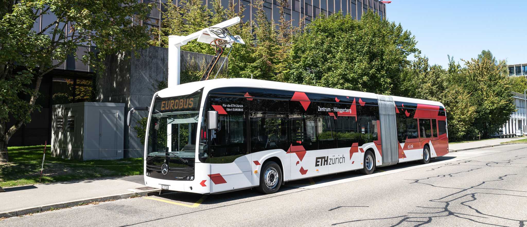The ETH eLink shuttle bus during the charging process at ETH Campus Hönggerberg